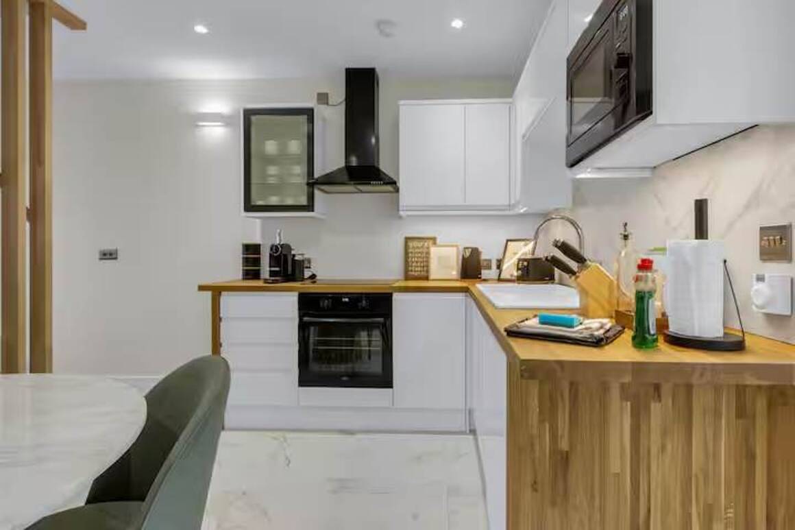 Think Positive House at Canterbury - Pass the Keys in Kent