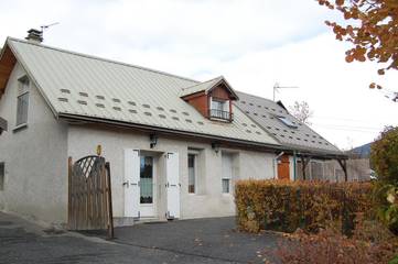 Gîte pour 5 personnes, avec terrasse et jardin, animaux acceptés à Puy-Saint-Pierre