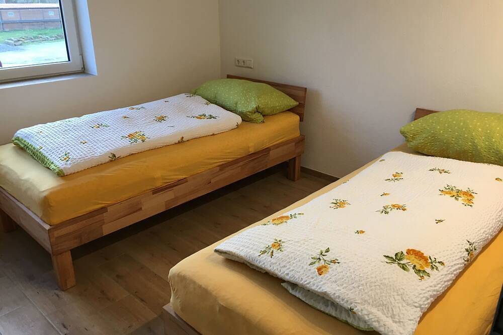 Ganze Wohnung, Ferienwohnung Hirsch Bad Rappenau-Fürfeld direkt an der (A6) Aussiedlerhof in Bad Rappenau, Kraichgau