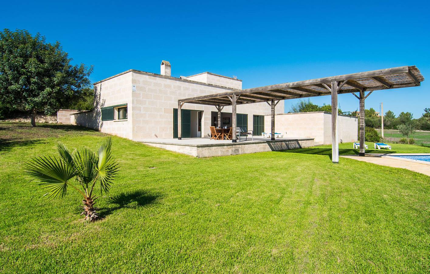 Gemütliche Wohnung mit Terrasse, Pool & AC in der Nähe von Ariany in Petra (Mallorca), Mallorca Inselmitte