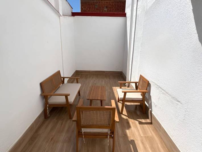 Apartamento entero, Elegante refugio céntrico con terraza. in Parque de las Avenidas, Madrid