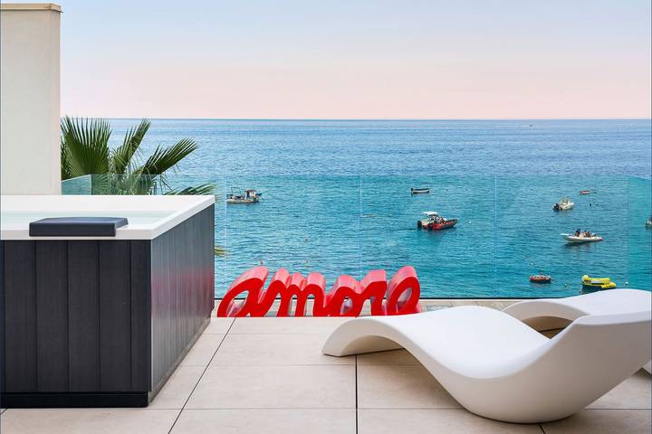 Casa vacanza per 4 persone, con terrazza e idromassaggio a Letojanni
