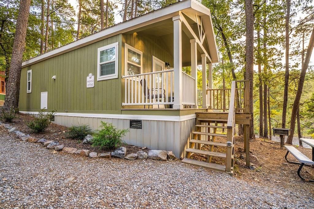 Magnolia Cottage at Safe Harbor Brady Mountain on Lake Ouachita! in Lake Ouachita