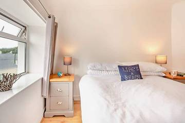 Cottage for 6 People in Little Haven, Pembrokeshire, Photo 2
