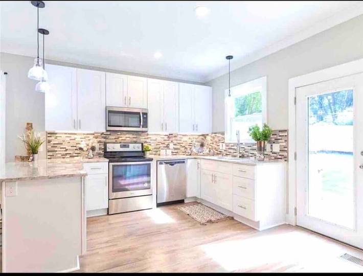 Vacation rental for 8 people, with balcony and yard, with pets in East Point