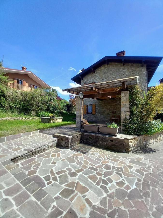 Villa per 12 persone, con Balcone e Terrazza nonché Giardino e Panorama in Provincia di Bergamo