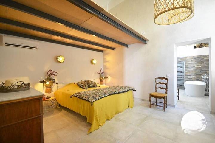 Charming Provencal farmhouse with swimming pool and jacuzzi  sleeps up to 8 🌿☀️ in Loriol-du-Comtat, Vaucluse