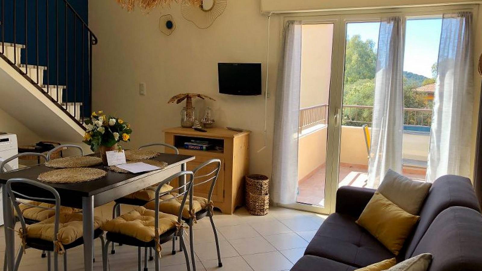 Entire holiday apartment, Holiday apartment for 6 people with balcony in Losari, Belgodère