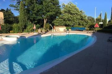 Hôtel pour 2 personnes, avec jardin ainsi que piscine et terrasse à Sisteron