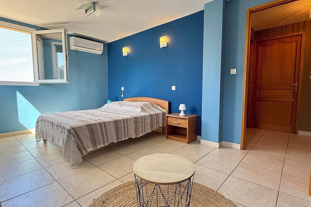 Villa avec piscine en bord de mer in Sant Ambroggio, Lumio