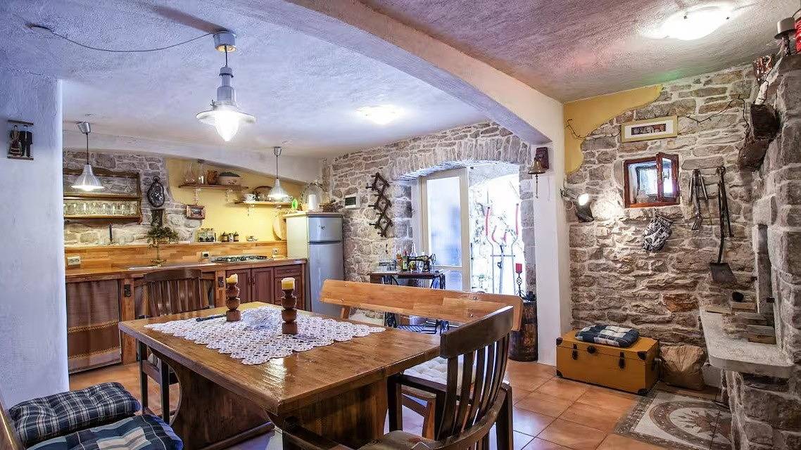 Ganze Wohnung, 2-Zimmer-Ferienwohnung mit Terrasse Donje Selo, Solta A-25518-a in Grohote, Solta