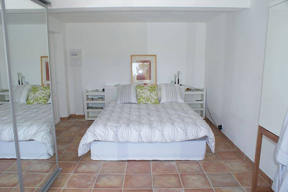 Magnificent Villa in quiet location - 5 bedrooms - 3 shower rooms.  To discover in Vidauban, Draguignan region