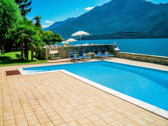Appartamento per 4 persone, con Balcone e Terrazza nonché Giardino e Piscina a Domaso