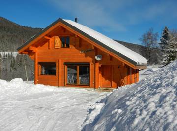 Maison de campagne pour 8 personnes, avec terrasse à Mijoux