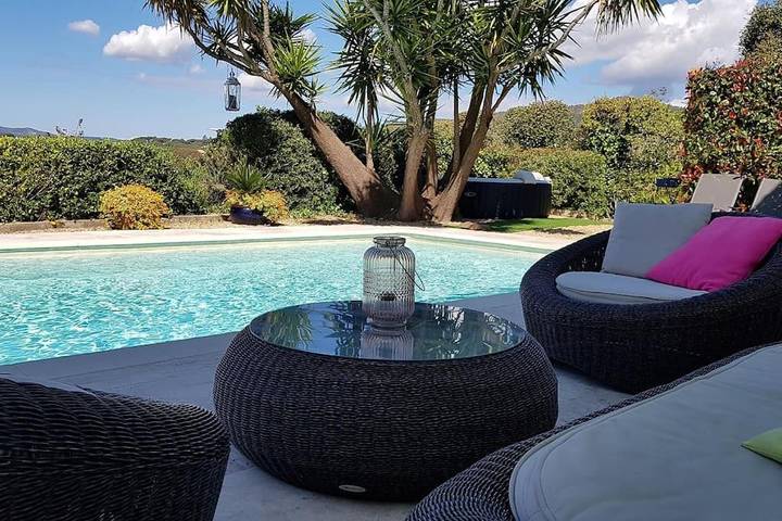Villa pour 6 personnes, avec vue ainsi que piscine et jardin, animaux acceptés à Sainte-Maxime