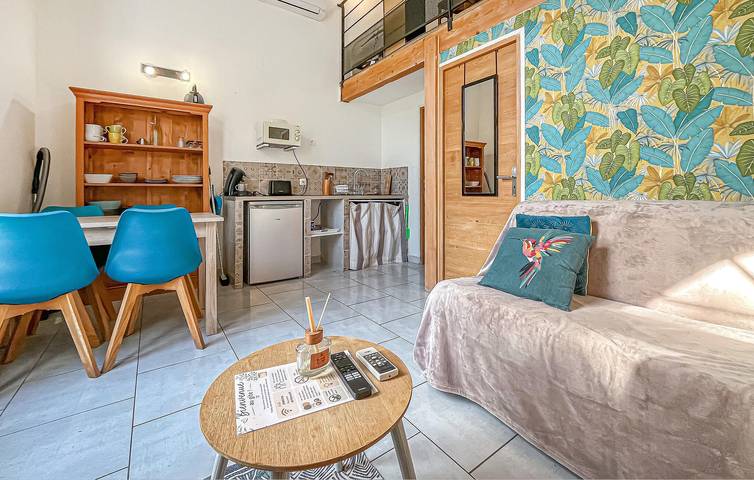 Charmante Ferienwohnung mit Pool, WLAN, Terrasse und Parkplatz in Eyragues, Arles und Umgebung