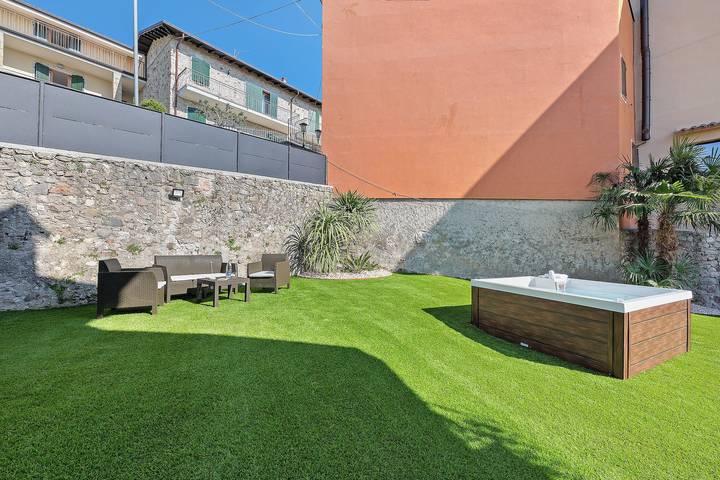 Ferienwohnung für 5 Personen, mit Balkon und Whirlpool sowie Garten und Seeblick am Gardasee - 3