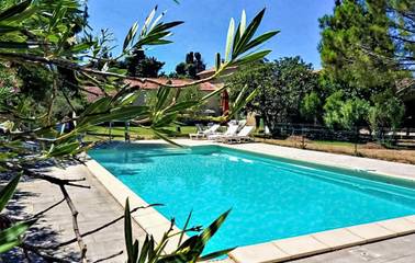 Gîte pour 8 personnes, avec piscine et jardin, animaux acceptés à Violès