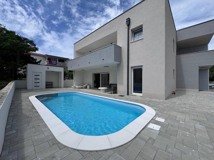 Villa für 6 Personen, mit Ausblick und Terrasse sowie Pool, mit Haustier in Povljana