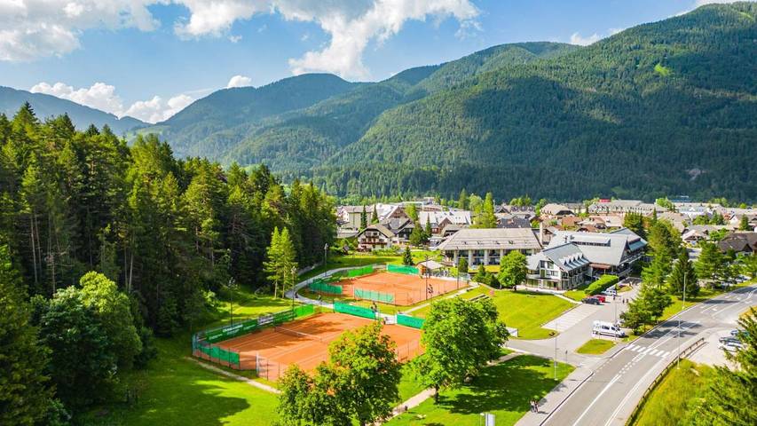 Hotel dla 3 osób, z basen i sauna oraz jacuzzi i ogród w Kranjska Gora