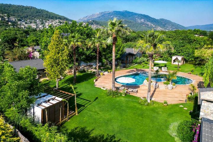 Hôtel pour 2 personnes, avec vue ainsi que piscine et jardin, animaux acceptés - 1