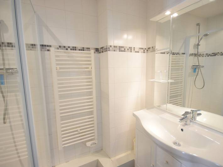 Appartement entier, Agréable appartement 60 m², proche ski, balcon, animaux admis, parking in Évian-les-Bains, Région de Thonon-les-Bains