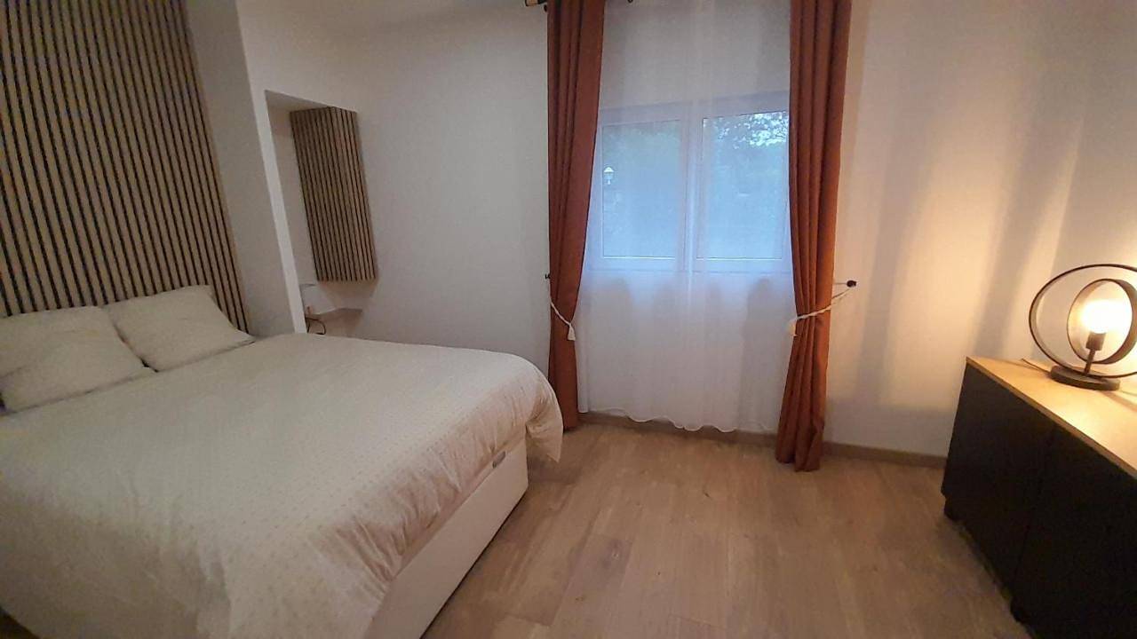 Appartement entier, One-Bedroom Apartment in Seillans, Région de Draguignan