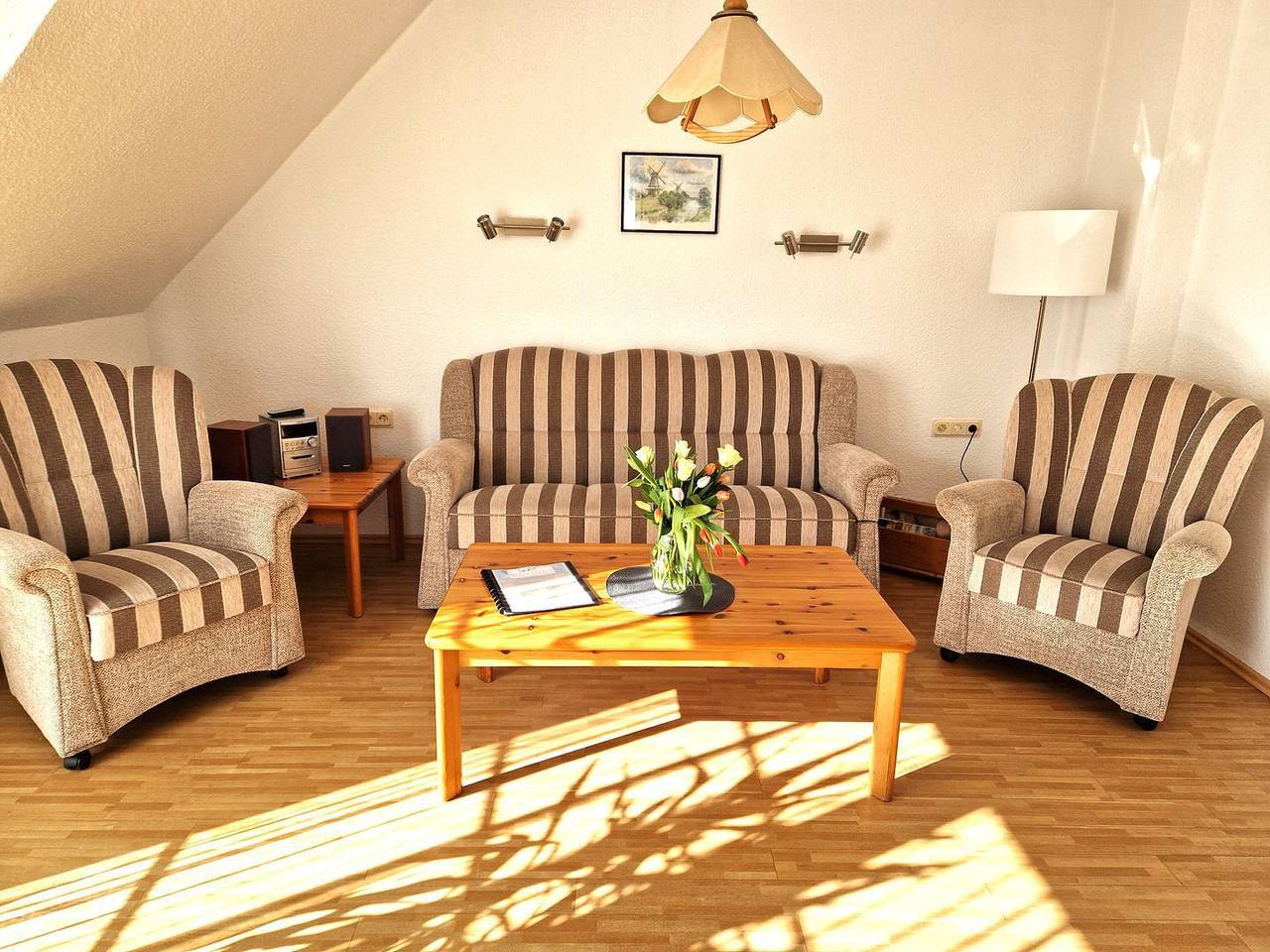 Entire apartment, Niedliche Ferienwohnung Og für 4 Pers.+Baby -ca. 60 m² im Zentrum von Norddeich in Beach Norddeich, Norddeich