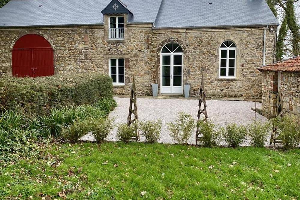 Encantadora casa renovada cerca de playas con jardín privado in Rauville-la-Bigot, Côte de la Déroute