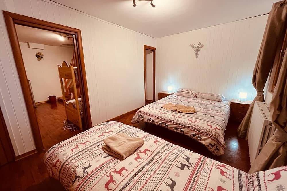Entire apartment, 2 Limone Hut White Reserve Ski-in Ski-out Morel chairlift in Limone Piemonte, Cuneo Province