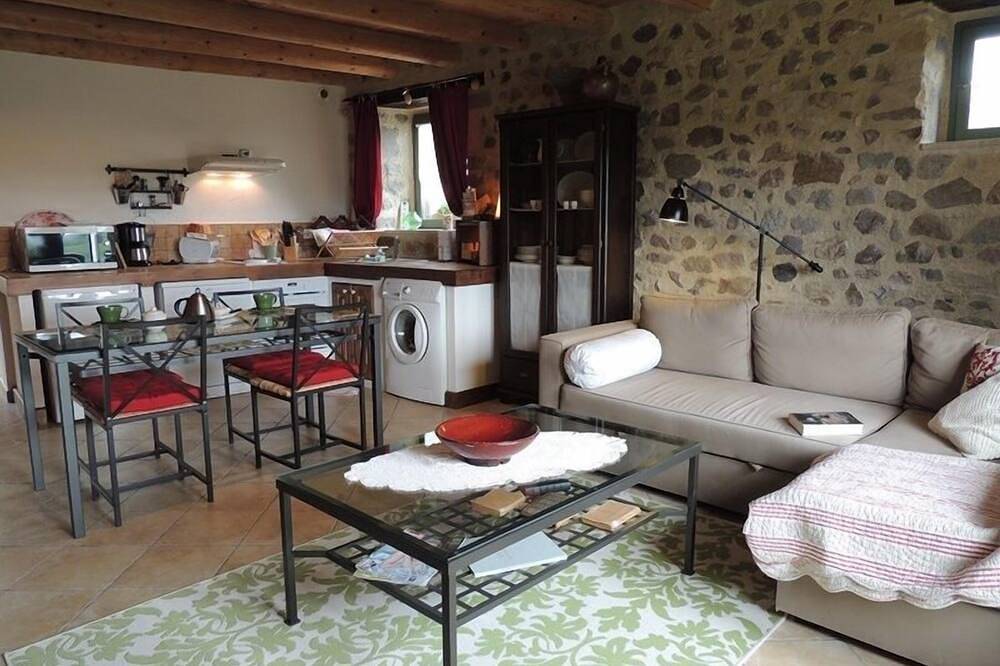 La Lucarne - Gîtes des Pailhas in Montaigut-le-Blanc, Région de Besse-et-Saint-Anastaise