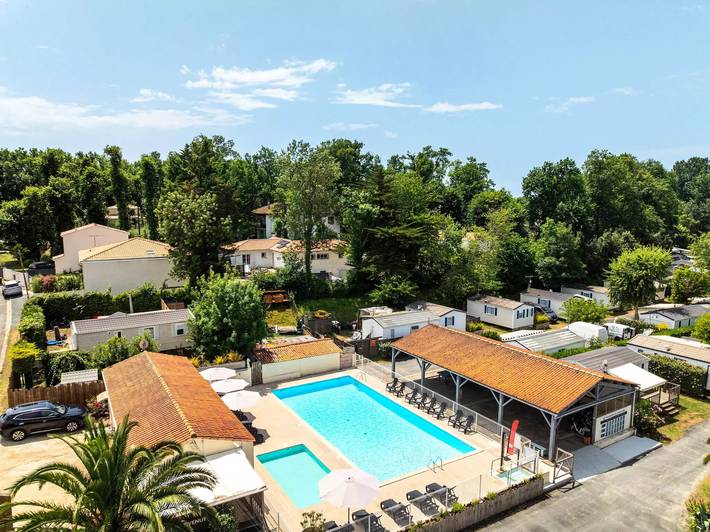 Camping pour 6 personnes, avec terrasse, animaux acceptés à Saint-Georges-de-Didonne