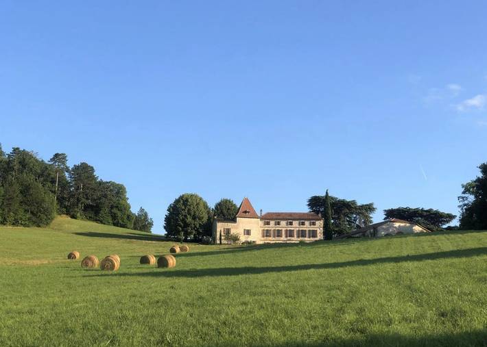 Chambre d’hôte pour 2 personnes, avec Terrasse et Jardin ainsi que Piscine et Vue à Penne-d'Agenais