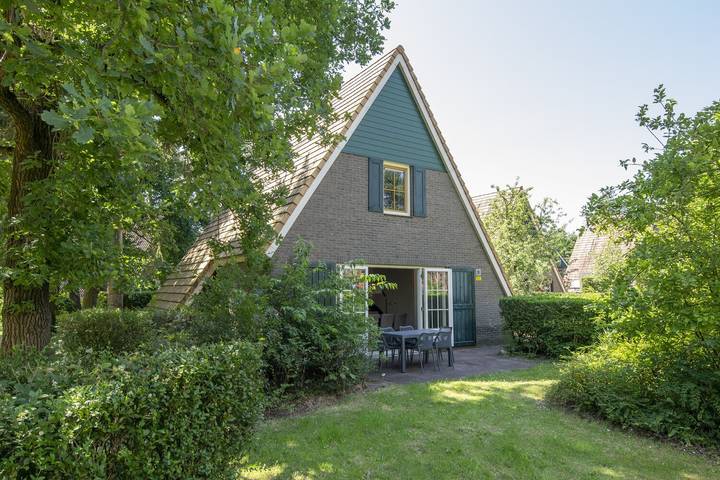 Vakantiehuis voor 6 personen, with Balkon/Terras and Terras as well as Tuin and Zwembad in Oosterhout