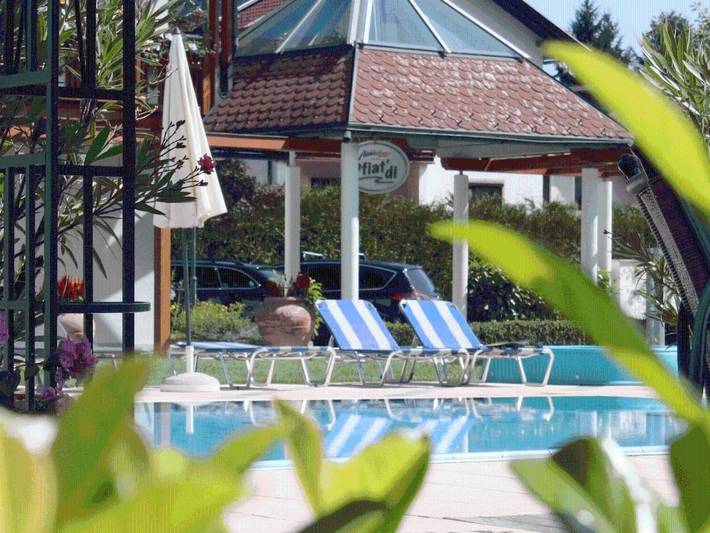 Ferienwohnung für 4 Personen, mit Pool und Sauna sowie Garten und Ausblick