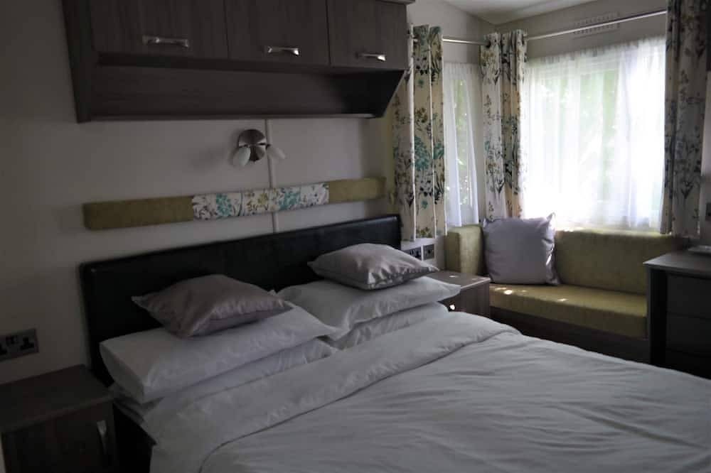 Superb 2 Bed Caravan, New Romney. Family friendly. in St Mary in the Marsh, Kent