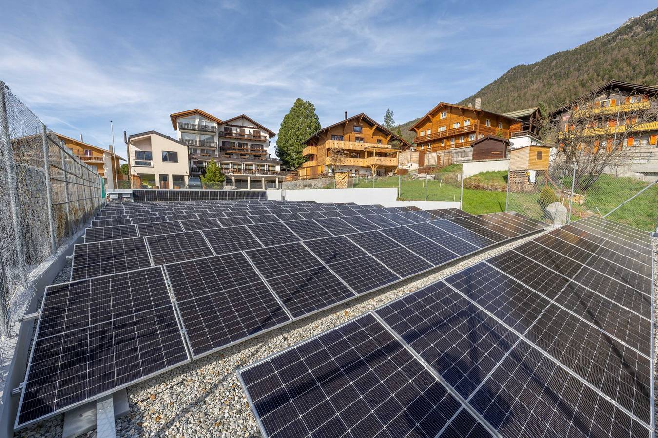 Aktiv Hotel & Spa Hannigalp - Dreibettzimmer Komfort in Grächen, Walliser Alpen