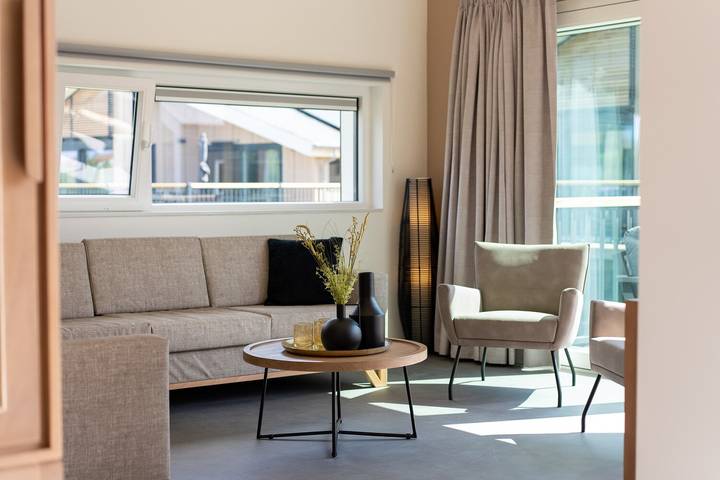 Ferienhaus für 8 Personen, mit Balkon/Terrasse und Terrasse sowie Garten und Pool in Zeeland - 4