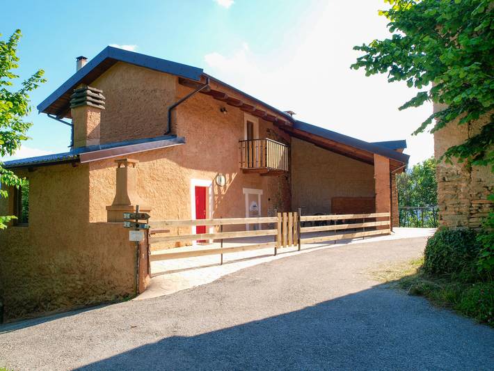 Location de vacances pour 5 personnes, avec Balcon et Jacuzzi ainsi que Terrasse et Jardin à Melle (Piemont)