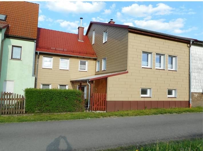 Ganze Wohnung, Ferienhaus Kämpf - Ferienwohnung 2 (40qm) mit kostenfreiem Wlan in Kaltenwestheim, Biosphärenreservat Rhön