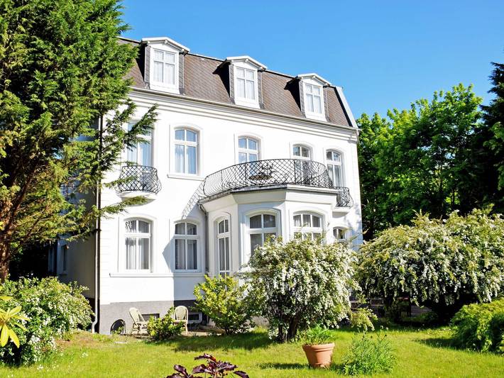 Hotel, mit Garten