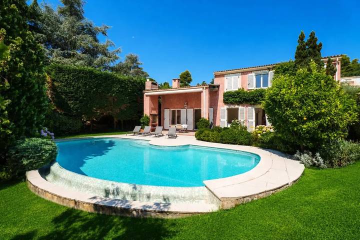 Villa pour 6 personnes, avec piscine et jardin