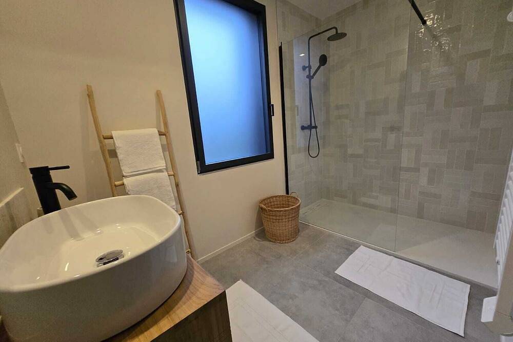 Nomad house 1 with 3 bedrooms, Jacuzzi center of Milly La Forêt ! in Milly-la-Forêt, Parc naturel régional du Gâtinais français