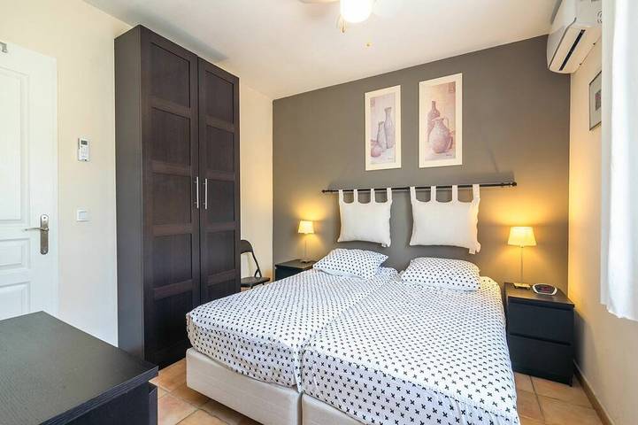 Location de vacances pour 6 personnes, avec piscine ainsi que terrasse et jardin à Escales - 2
