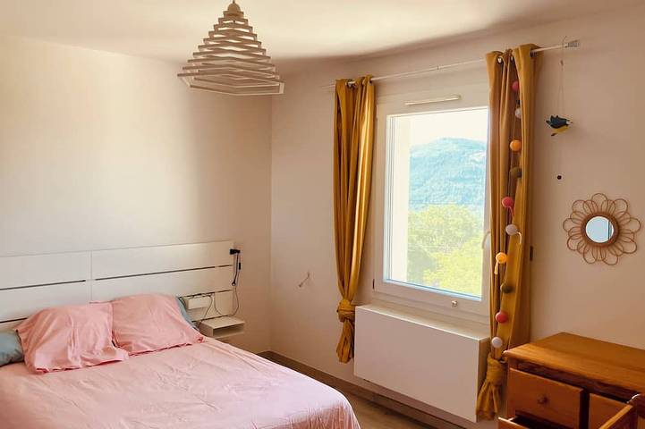 Location de vacances pour 6 personnes, avec terrasse et jardin à Vesseaux - 4