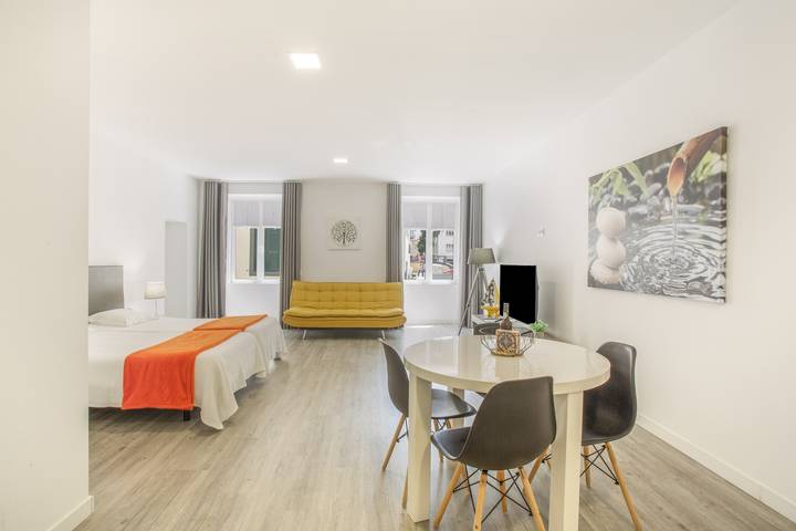 Entire studio, Tanoeiros Studio – 11 in Funchal (Sé), Madeira