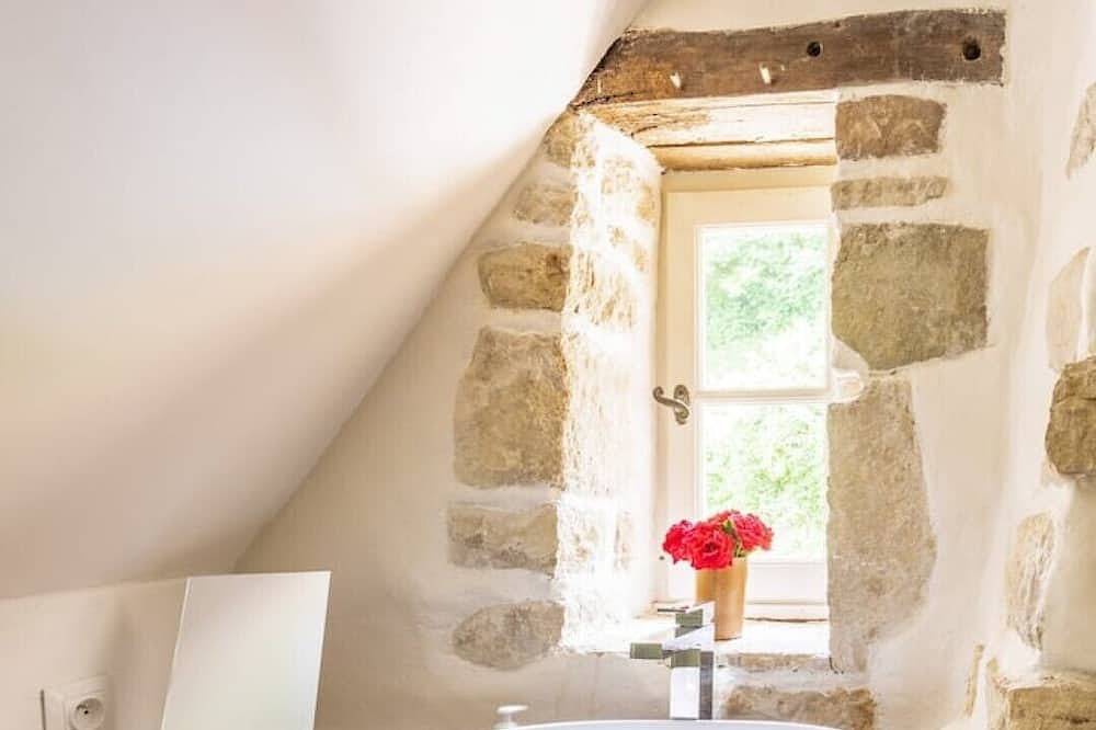 Charming traditional house, shared luxury pool in Saint-Robert, Dordogne