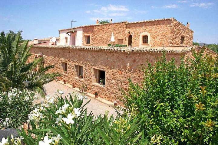Ganzes Studio, Haustierfreundliche Einzimmerwohnung mit Bergblick und Gemeinschaftsppool in Llucmajor, Mallorca Süden