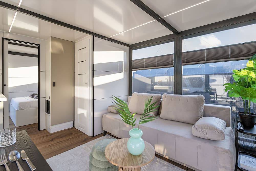 Charmantes Tiny-Houseboot-Erlebnis in der Nähe von Amsterdam – von Weltevreden in Groene Hart