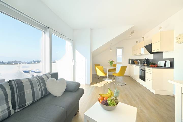Ferienwohnung für 3 Personen, mit Balkon und Seeblick